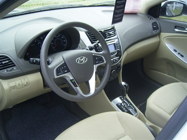 Hyundai Accent 2012 photo 5