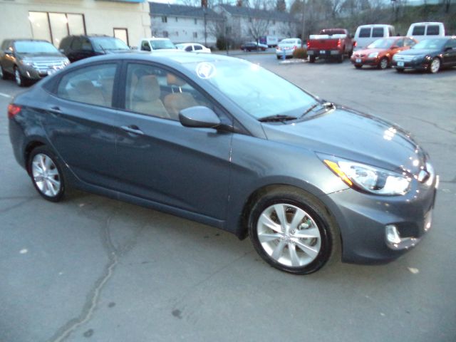 Hyundai Accent 2012 photo 4