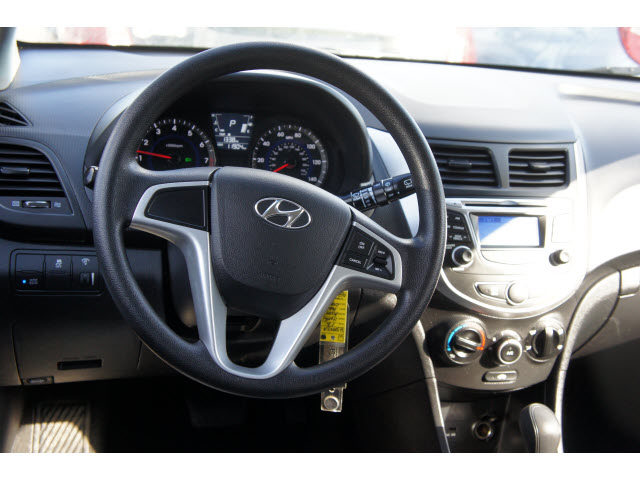 Hyundai Accent 2012 photo 5