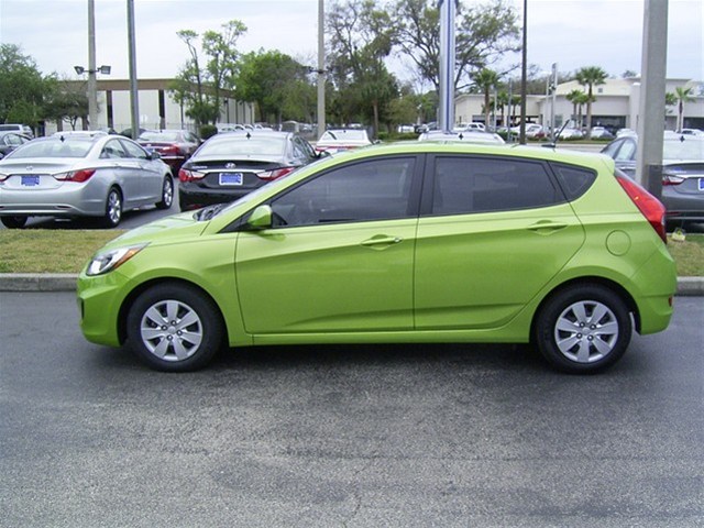 Hyundai Accent 2012 photo 2