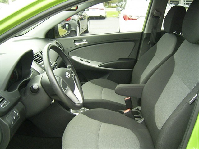 Hyundai Accent 2012 photo 4