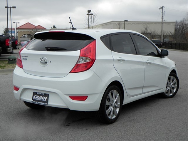 Hyundai Accent 2012 photo 1