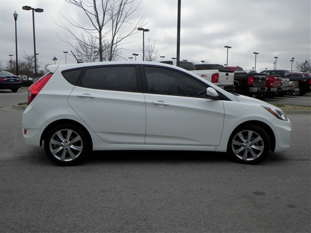 Hyundai Accent 2012 photo 2