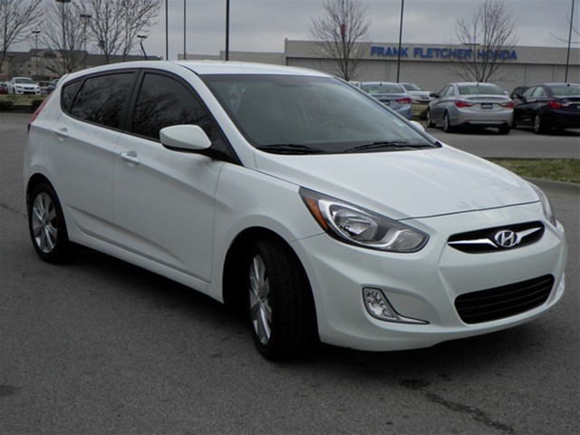 Hyundai Accent 2012 photo 4