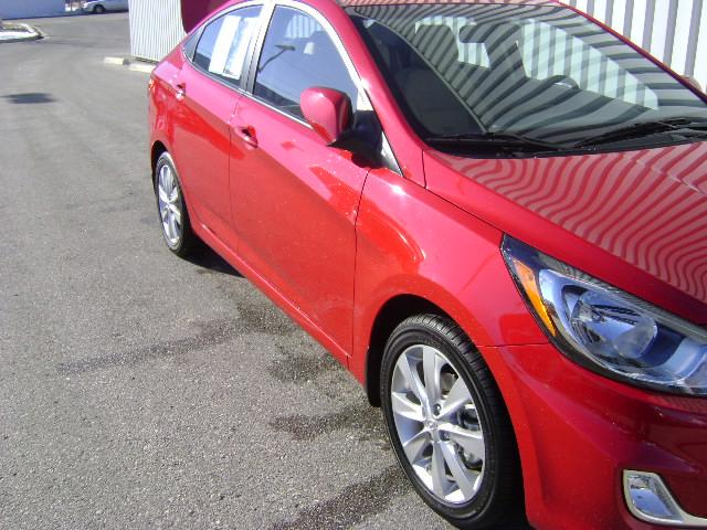 Hyundai Accent 2013 photo 1