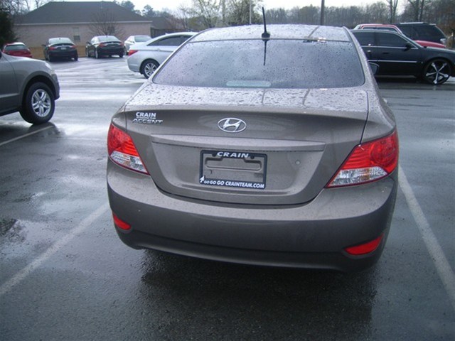 Hyundai Accent 2013 photo 1