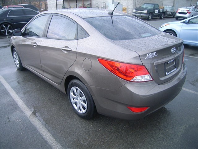 Hyundai Accent 2013 photo 3