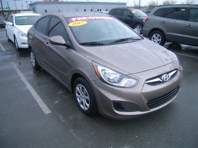 Hyundai Accent 2013 photo 4