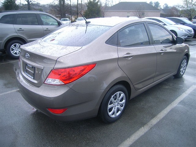 Hyundai Accent 2013 photo 5