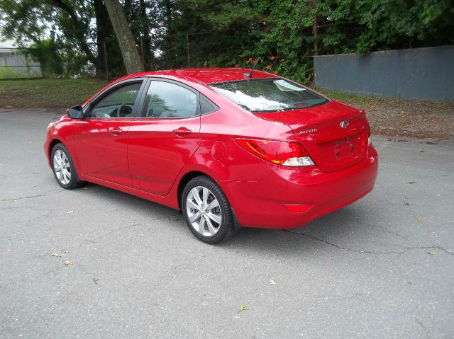 Hyundai Accent 2013 photo 3