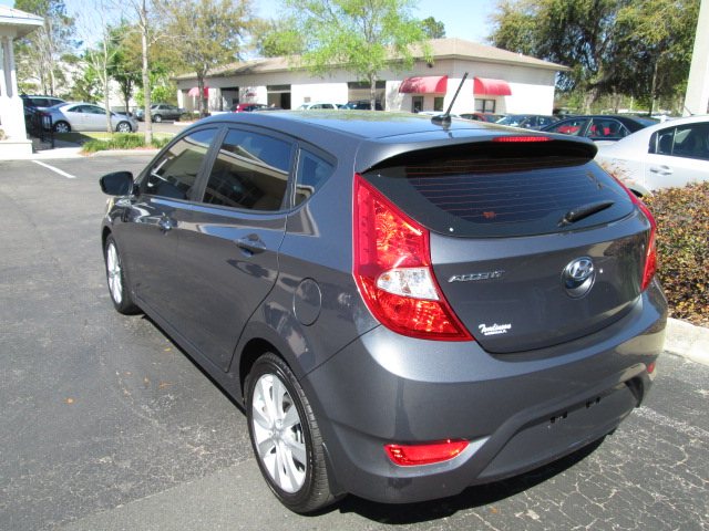 Hyundai Accent 2013 photo 1