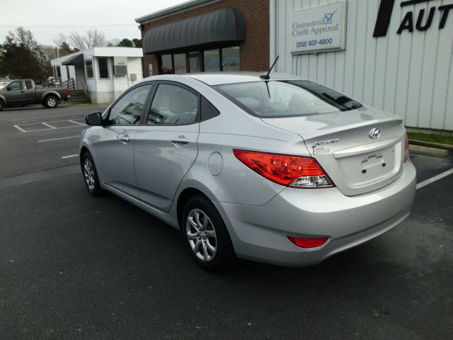 Hyundai Accent 2013 photo 1