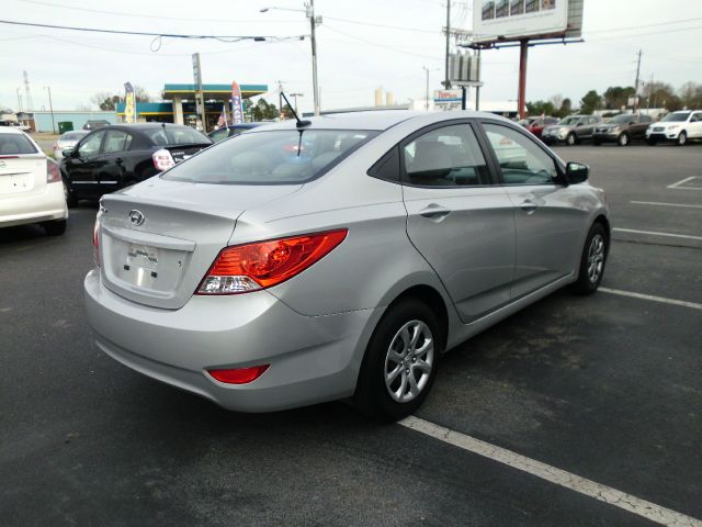 Hyundai Accent 2013 photo 3