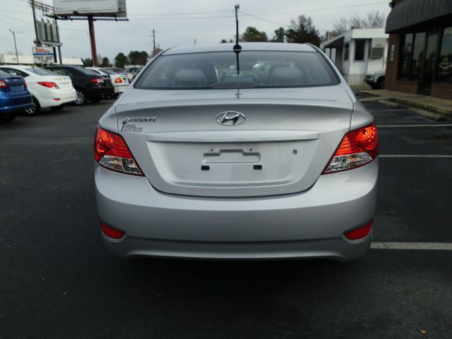 Hyundai Accent 2013 photo 4