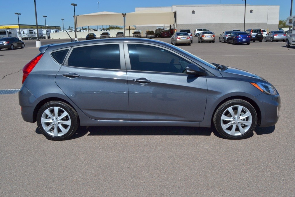 Hyundai Accent 2013 photo 1