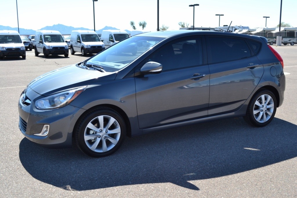 Hyundai Accent 2013 photo 2