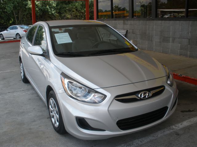 Hyundai Accent 2013 photo 1