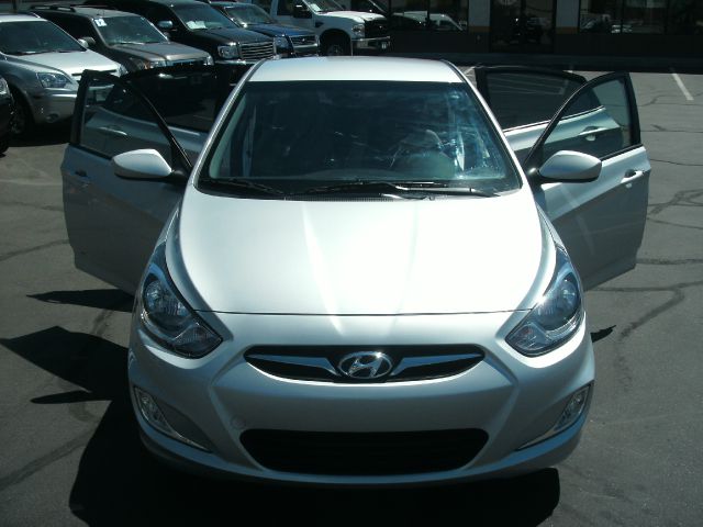 Hyundai Accent 2013 photo 2