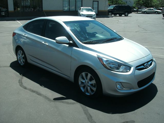 Hyundai Accent 2013 photo 3