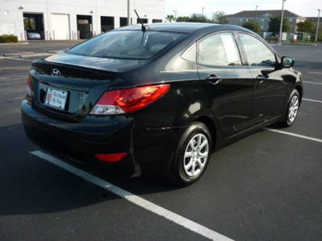 Hyundai Accent 2013 photo 1