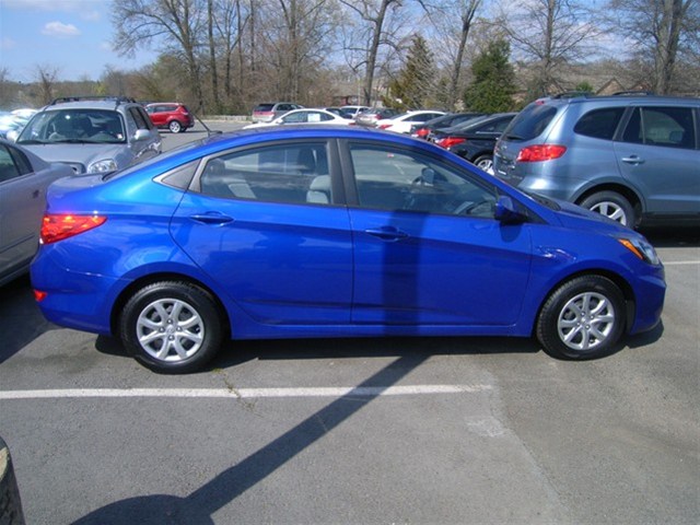 Hyundai Accent 2013 photo 2