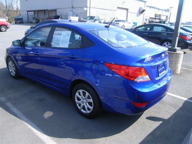 Hyundai Accent 2013 photo 3