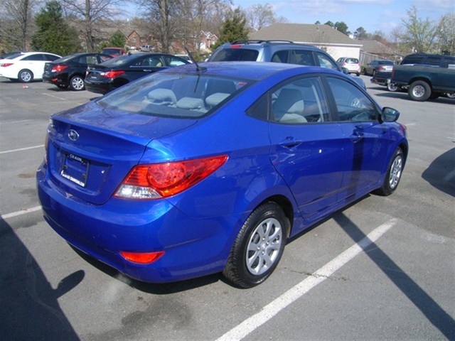 Hyundai Accent 2013 photo 4