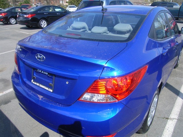 Hyundai Accent 2013 photo 5