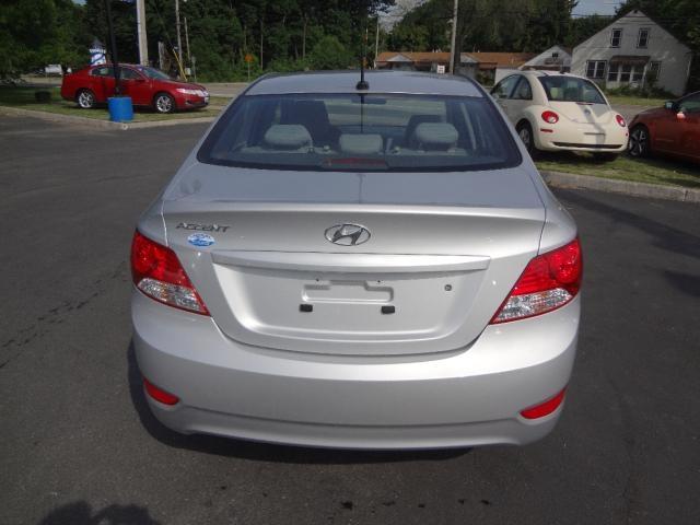 Hyundai Accent 2013 photo 4