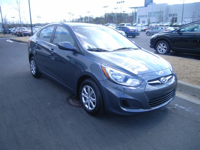 Hyundai Accent 2013 photo 2