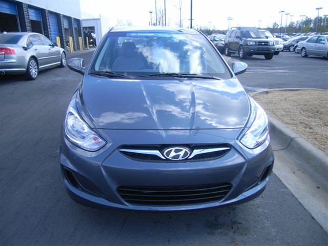 Hyundai Accent 2013 photo 3