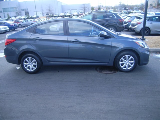 Hyundai Accent 2013 photo 4