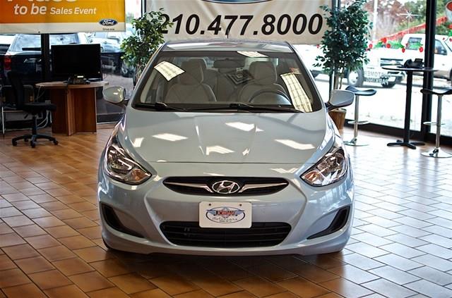 Hyundai Accent 2013 photo 1