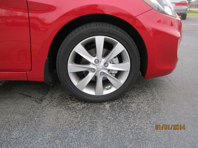 Hyundai Accent 2013 photo 1