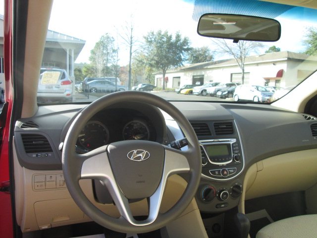 Hyundai Accent 2013 photo 4