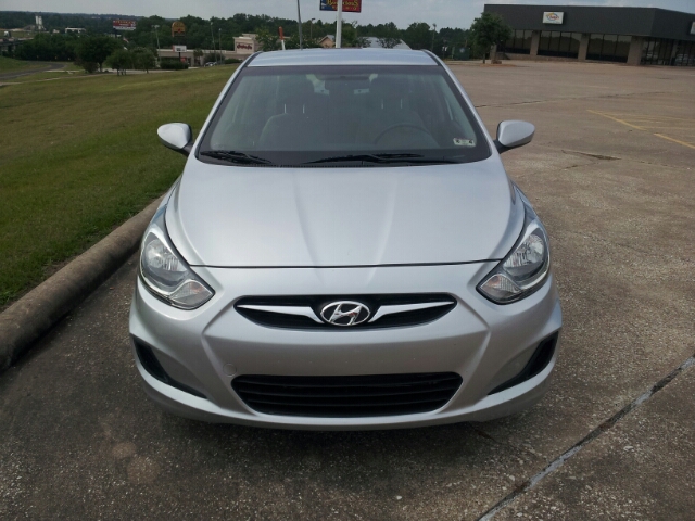 Hyundai Accent 2013 photo 2