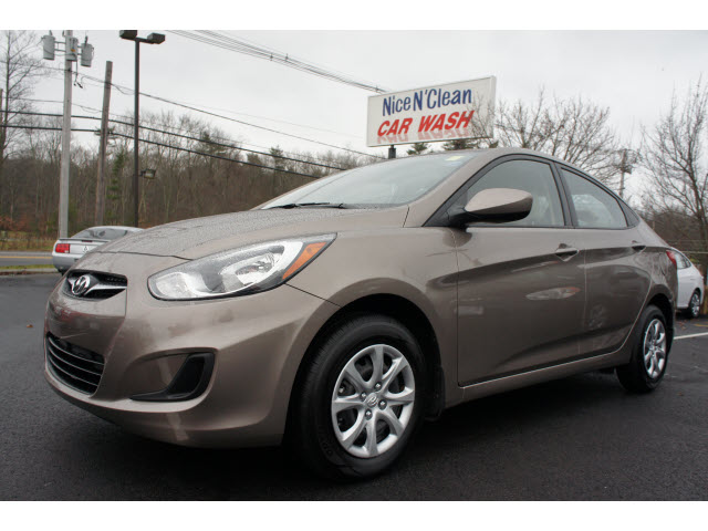 Hyundai Accent 2013 photo 1