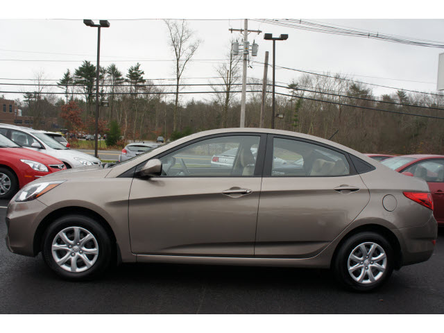 Hyundai Accent 2013 photo 5