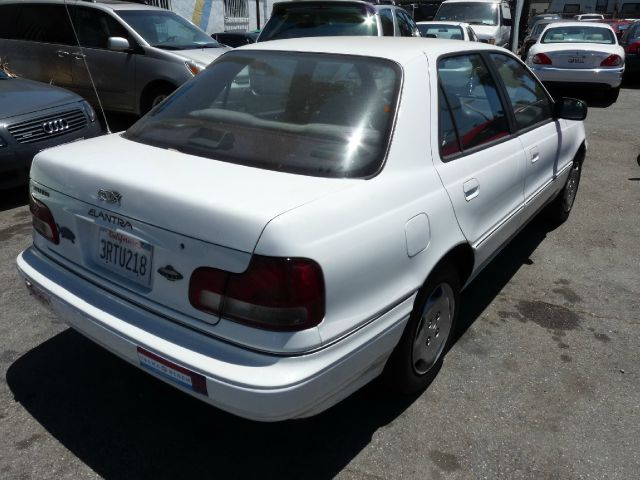 Hyundai Elantra 1995 photo 14