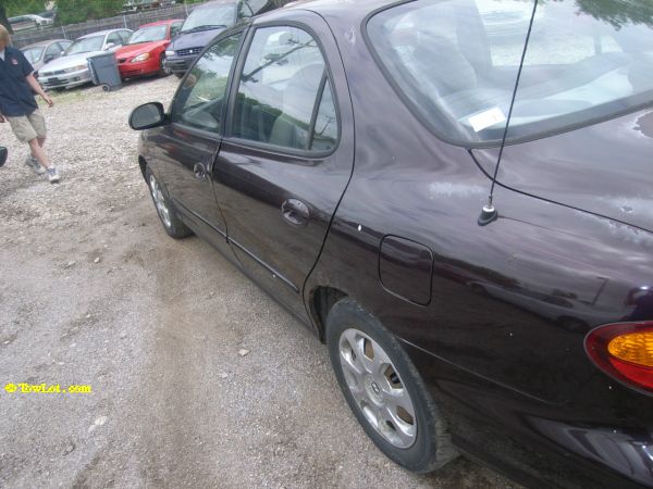 Hyundai Elantra 1999 photo 3