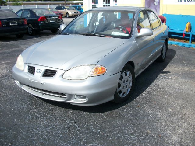 Hyundai Elantra 2000 photo 1