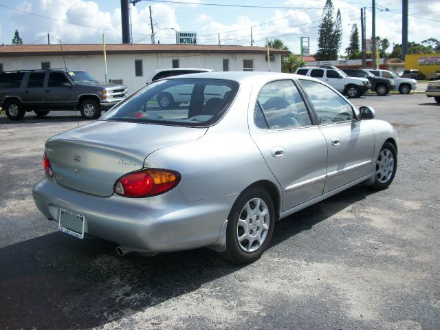 Hyundai Elantra 2000 photo 3