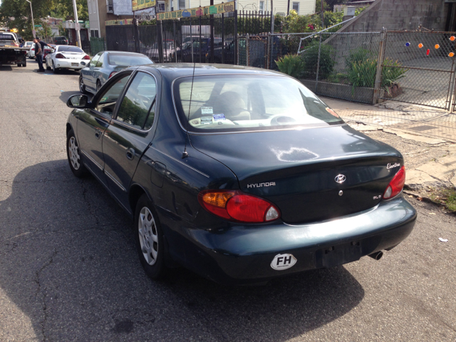 Hyundai Elantra 2000 photo 1