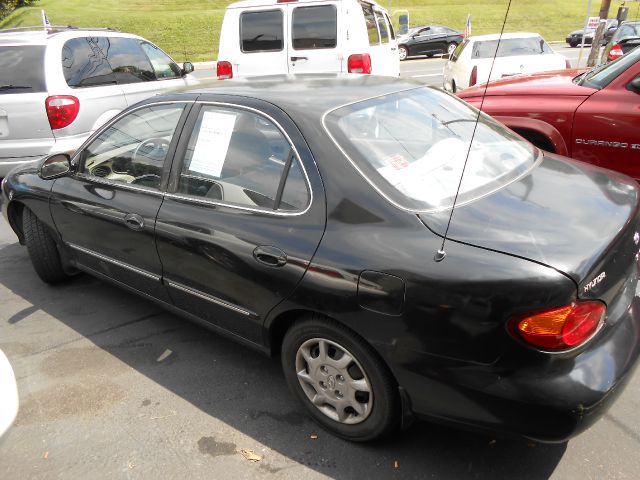 Hyundai Elantra 2000 photo 2