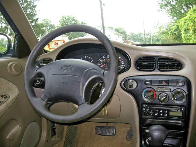 Hyundai Elantra 2000 photo 2