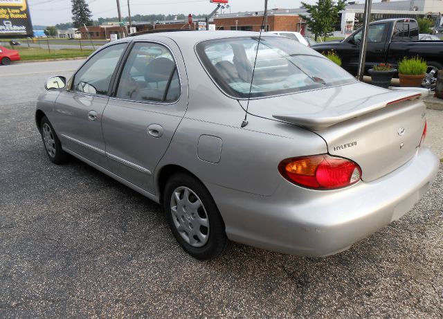 Hyundai Elantra 2000 photo 2