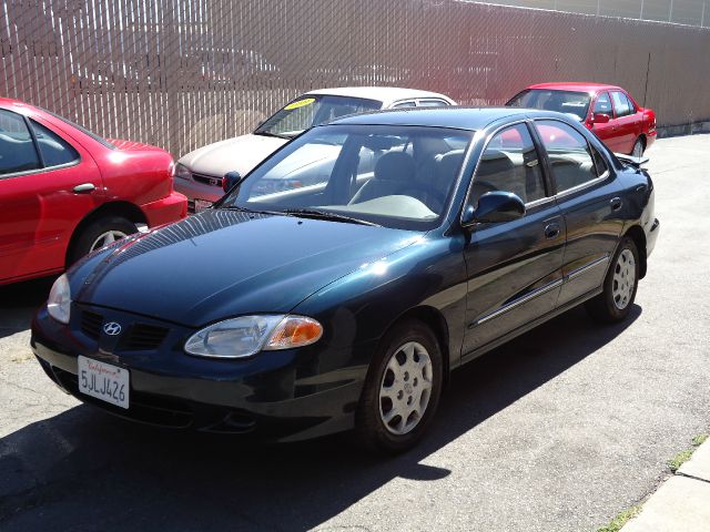 Hyundai Elantra 2000 photo 1