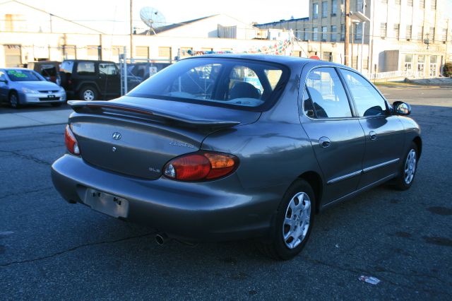 Hyundai Elantra 2000 photo 2