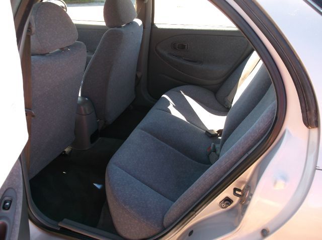 Hyundai Elantra 2000 photo 2