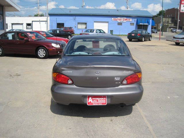 Hyundai Elantra 2000 photo 2